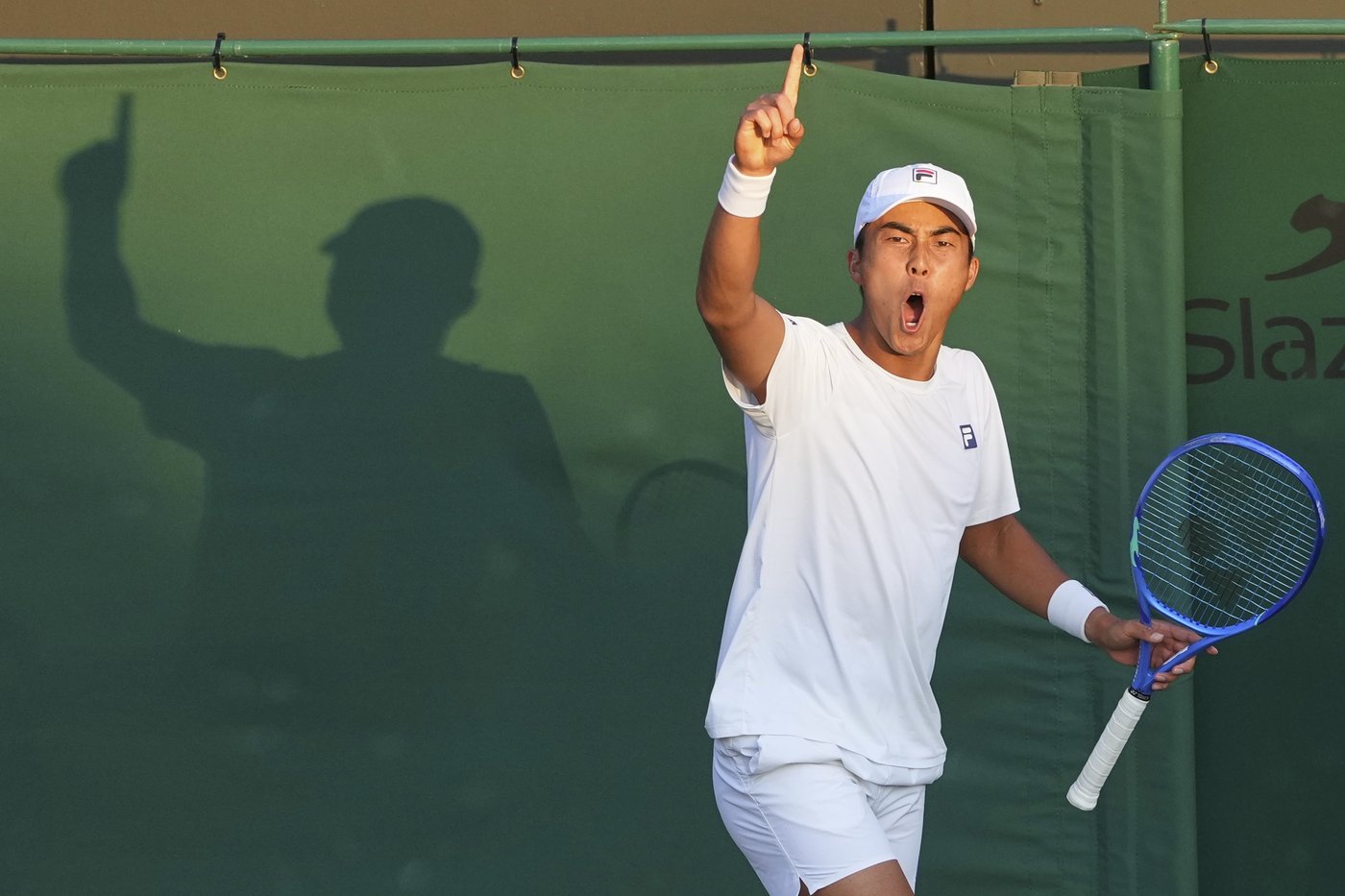 Wimbledon: Ben Shelton is 1 game away from winning when his match is suspended because of darkness | iNFOnews.ca Wimbledon: Ben Shelton is 1 game away from winning when his match is suspended because of darkness | iNFOnews.ca