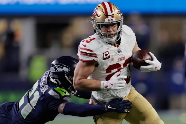 49ers star RB Christian McCaffrey injured in playoff game against Seahawks | iNFOnews.ca