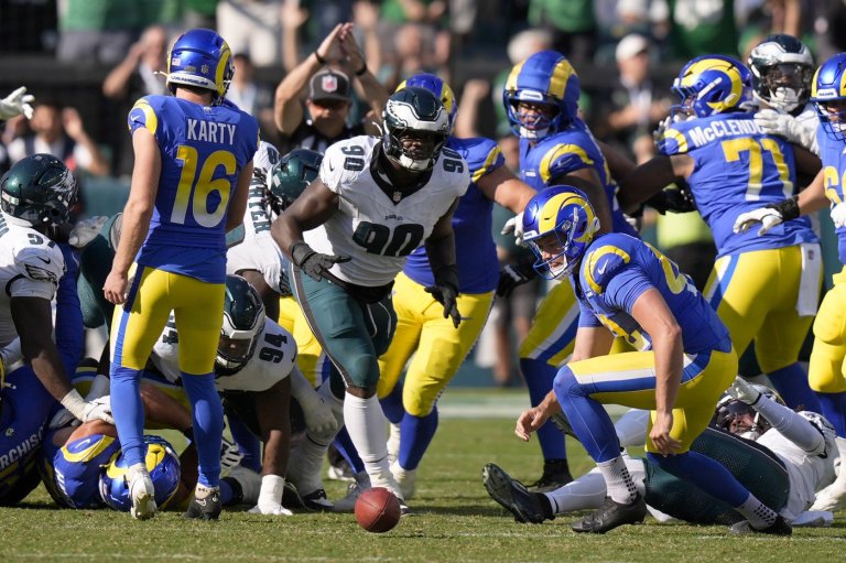 Two blocked field goals returned for TDs contribute to a wild early slate of NFL games | iNFOnews.ca