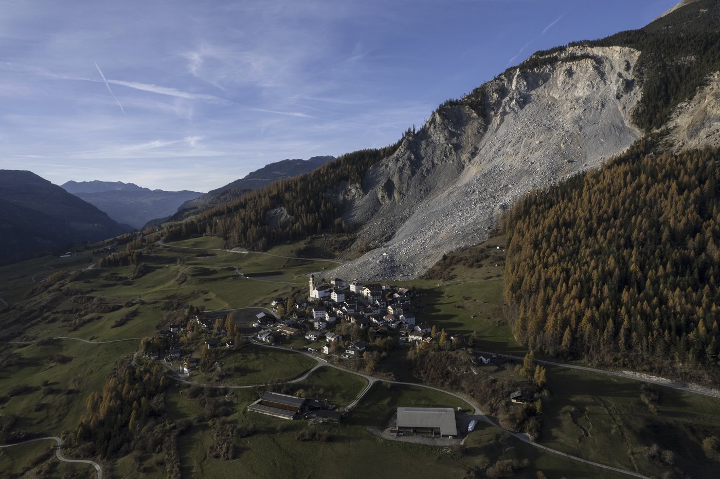 Swiss villagers pack up for evacuation over fears of a rockslide | iNFOnews.ca
