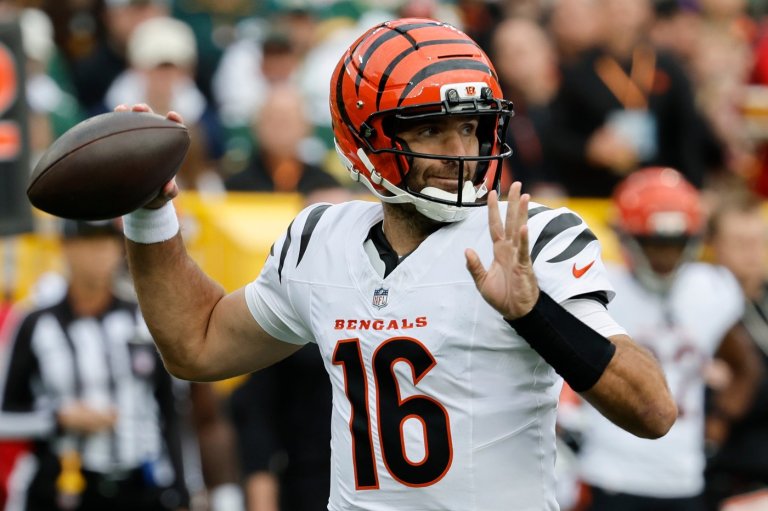 Joe Flacco hopes to shake off disappointing loss and injured shoulder as Bengals host Bears | iNFOnews.ca Joe Flacco hopes to shake off disappointing loss and injured shoulder as Bengals host Bears | iNFOnews.ca