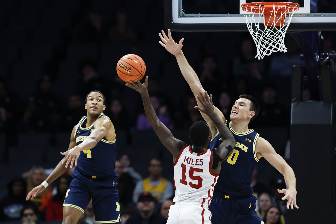 Jeremiah Fears' 4-point play with 11.5 seconds left helps No. 14 Oklahoma edge No. 24 Michigan 87-86 | iNFOnews.ca