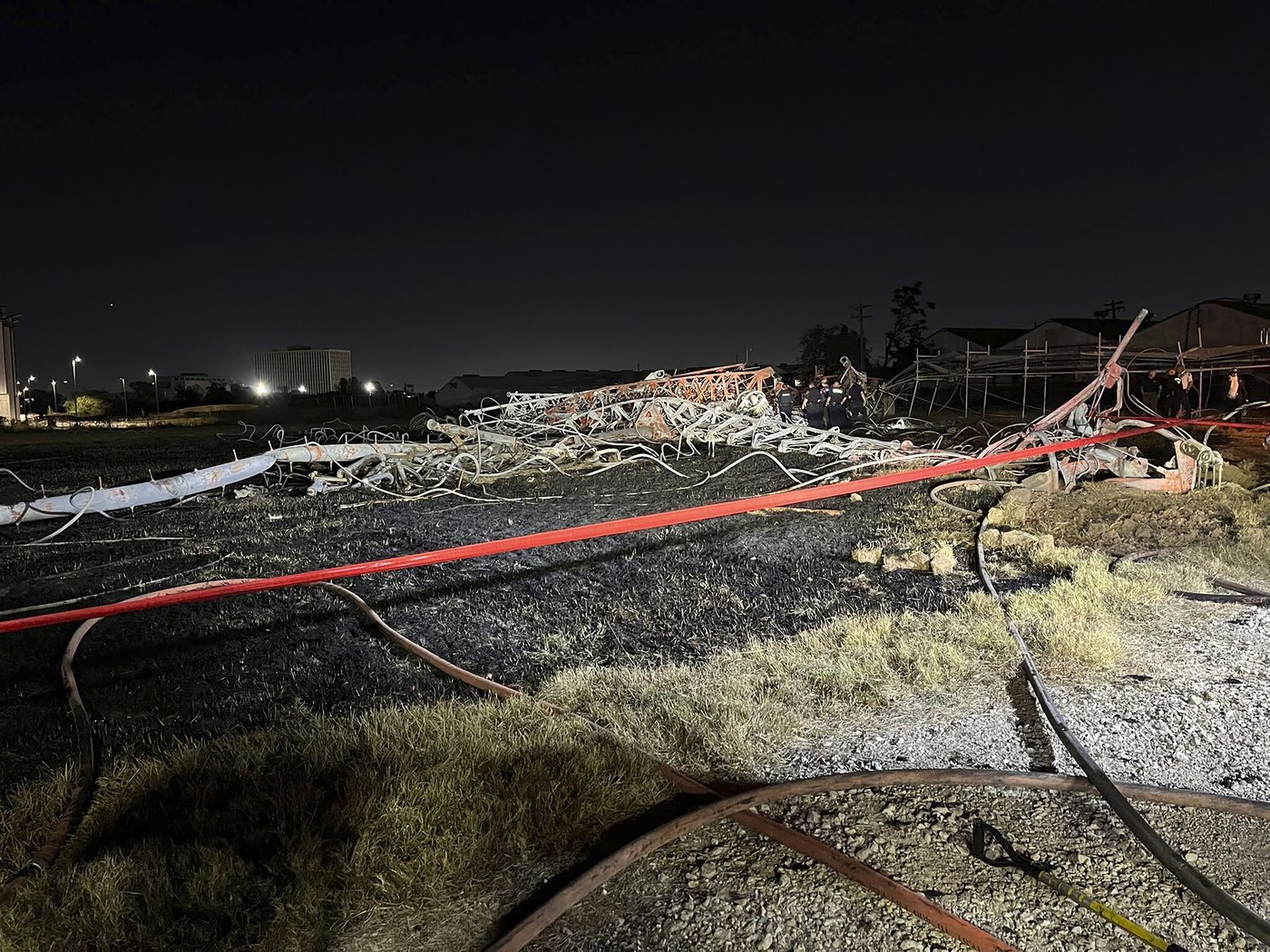 Helicopter crashes into radio tower in Houston, killing 4 | iNFOnews.ca