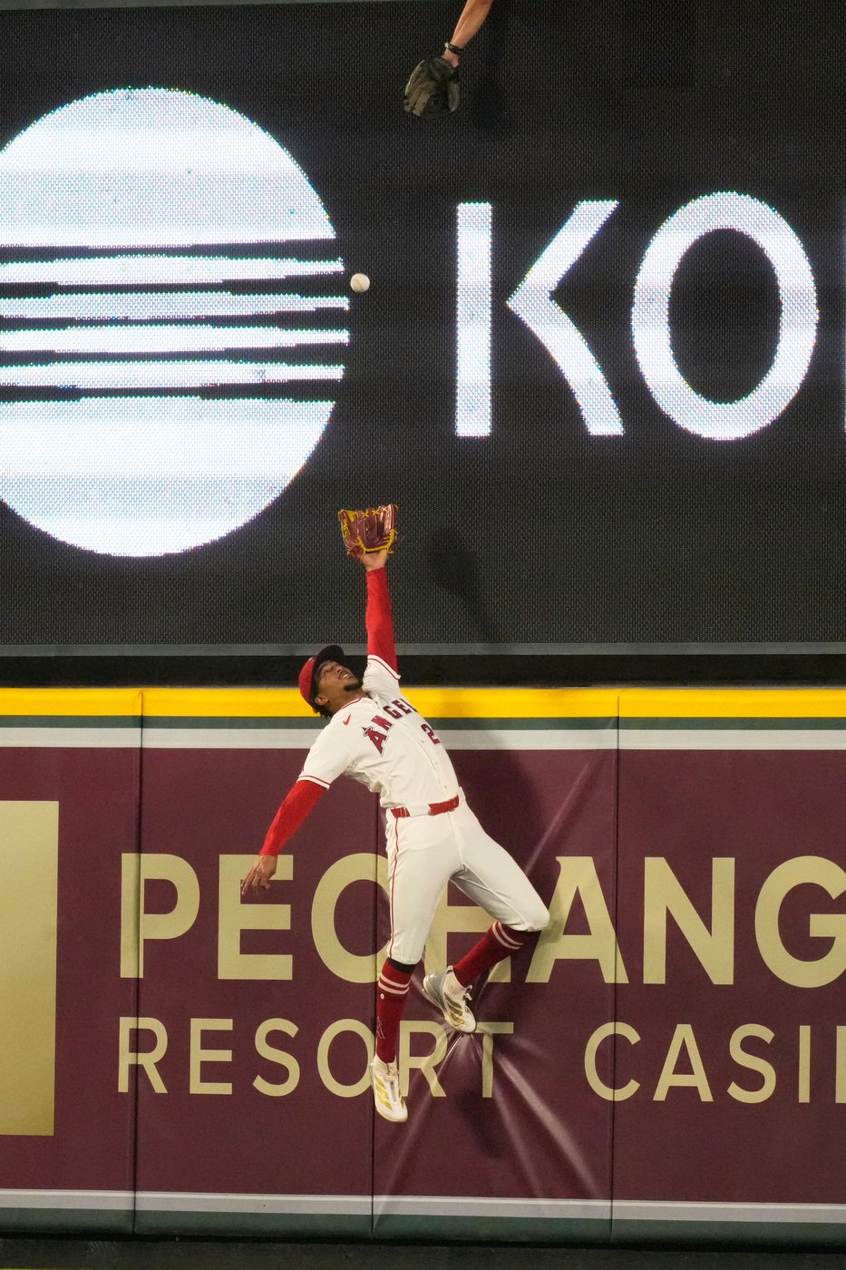 Angels blow 9th-inning lead, then rally for 2 in the 10th to edge Twins 5-4 | iNFOnews.ca Angels blow 9th-inning lead, then rally for 2 in the 10th to edge Twins 5-4 | iNFOnews.ca