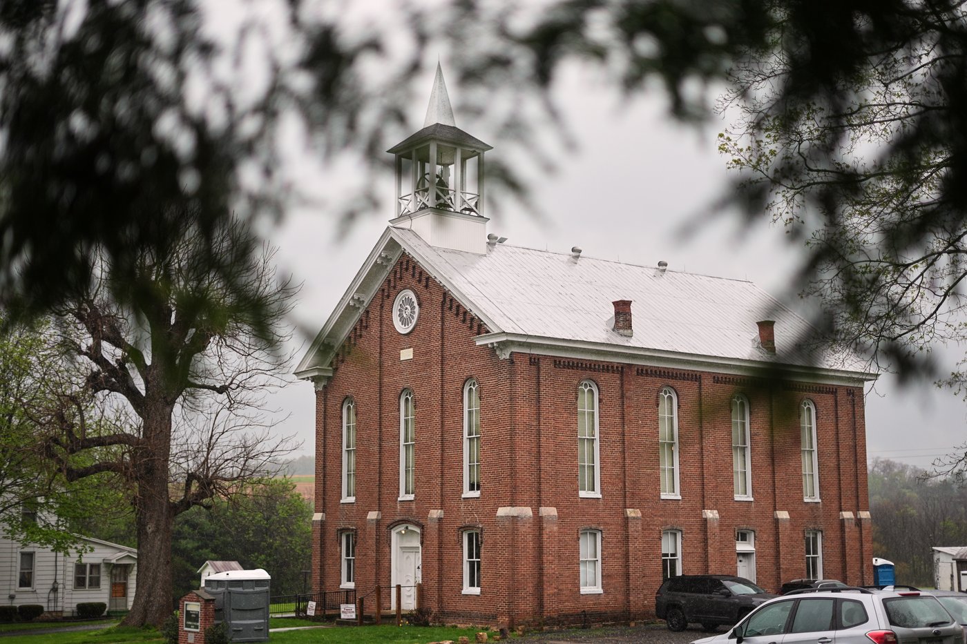 A converted church in rural Pennsylvania is becoming an incubator for Amish roots music | iNFOnews.ca