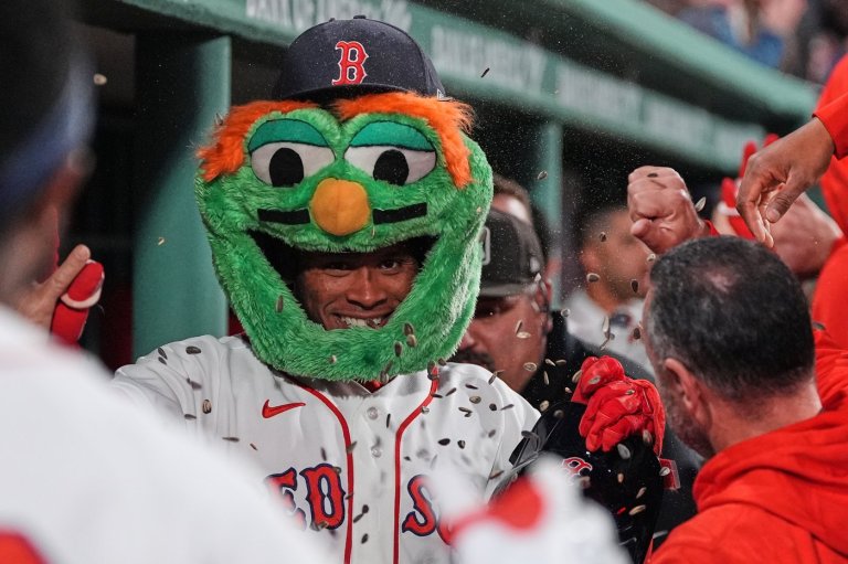 Rafaela's pinch 2-run homer leads Red Sox over Phillies 3-1 as Schwarber streak stopped | iNFOnews.ca