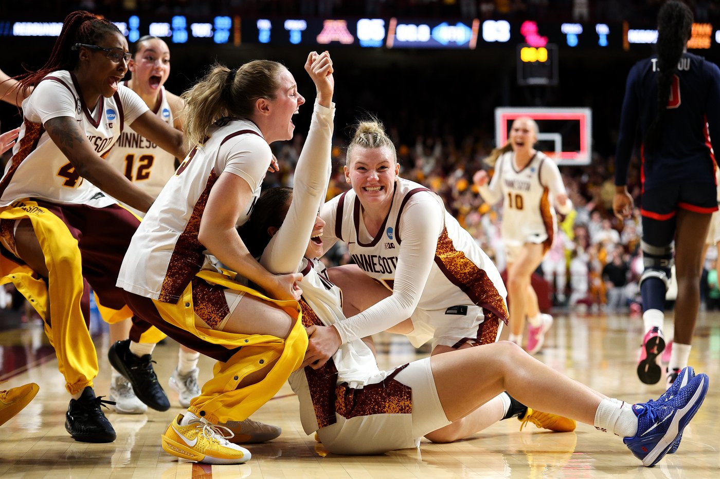 Battle's winner for Minnesota gives women's March Madness a shining moment in closest game yet | iNFOnews.ca Battle's winner for Minnesota gives women's March Madness a shining moment in closest game yet | iNFOnews.ca