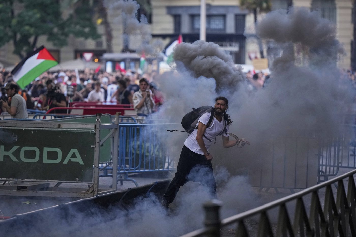 Authorities say over 100,000 at pro-Palestinian protests that forced early end to Spanish Vuelta | iNFOnews.ca Authorities say over 100,000 at pro-Palestinian protests that forced early end to Spanish Vuelta | iNFOnews.ca
