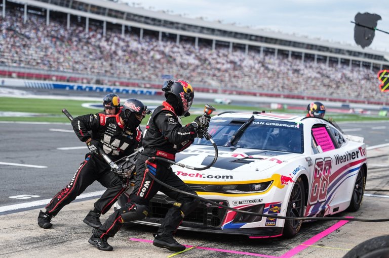 Shane van Gisbergen wins 5th straight road course race as Joey Logano narrowly advances in playoffs | iNFOnews.ca