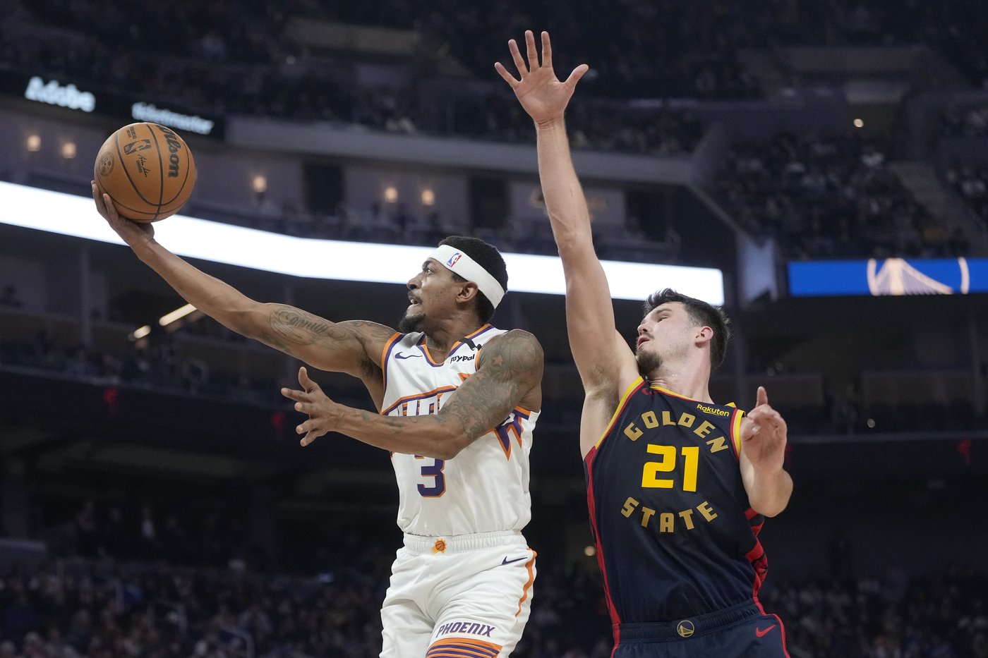 Devin Booker scores 31 points as Suns run away from Warriors for 130-105 win | iNFOnews.ca