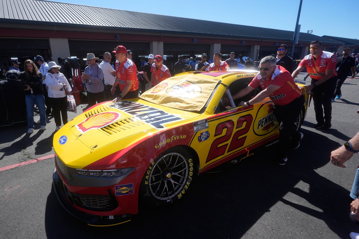 Ryan Blaney wins pole and Team Penske teammate Joey Logano is 2nd at NASCAR Atlanta qualifying | iNFOnews.ca