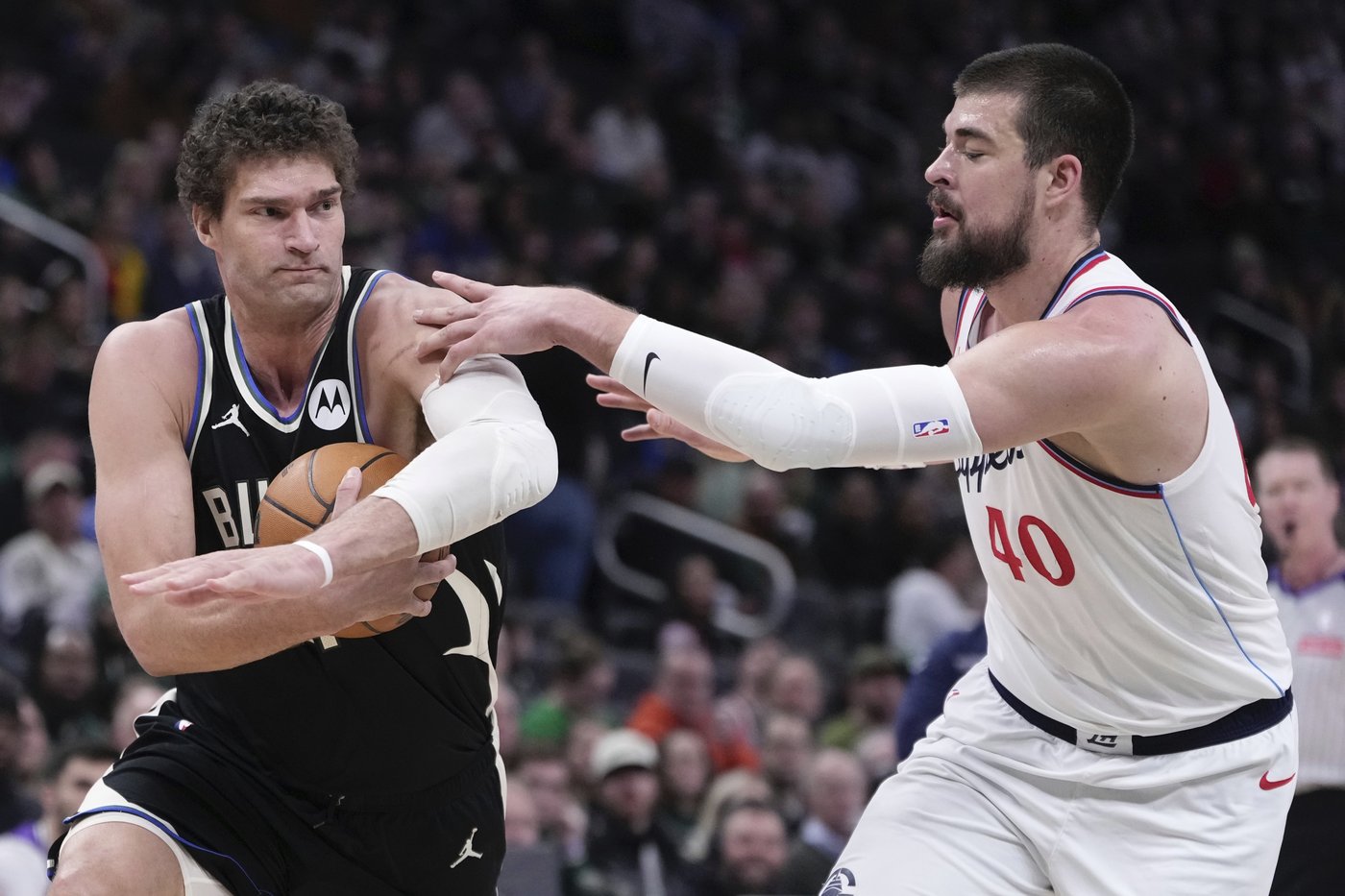 Antetokounmpo returns and Bucks use 4th-quarter rally to beat Clippers 116-110 | iNFOnews.ca Antetokounmpo returns and Bucks use 4th-quarter rally to beat Clippers 116-110 | iNFOnews.ca
