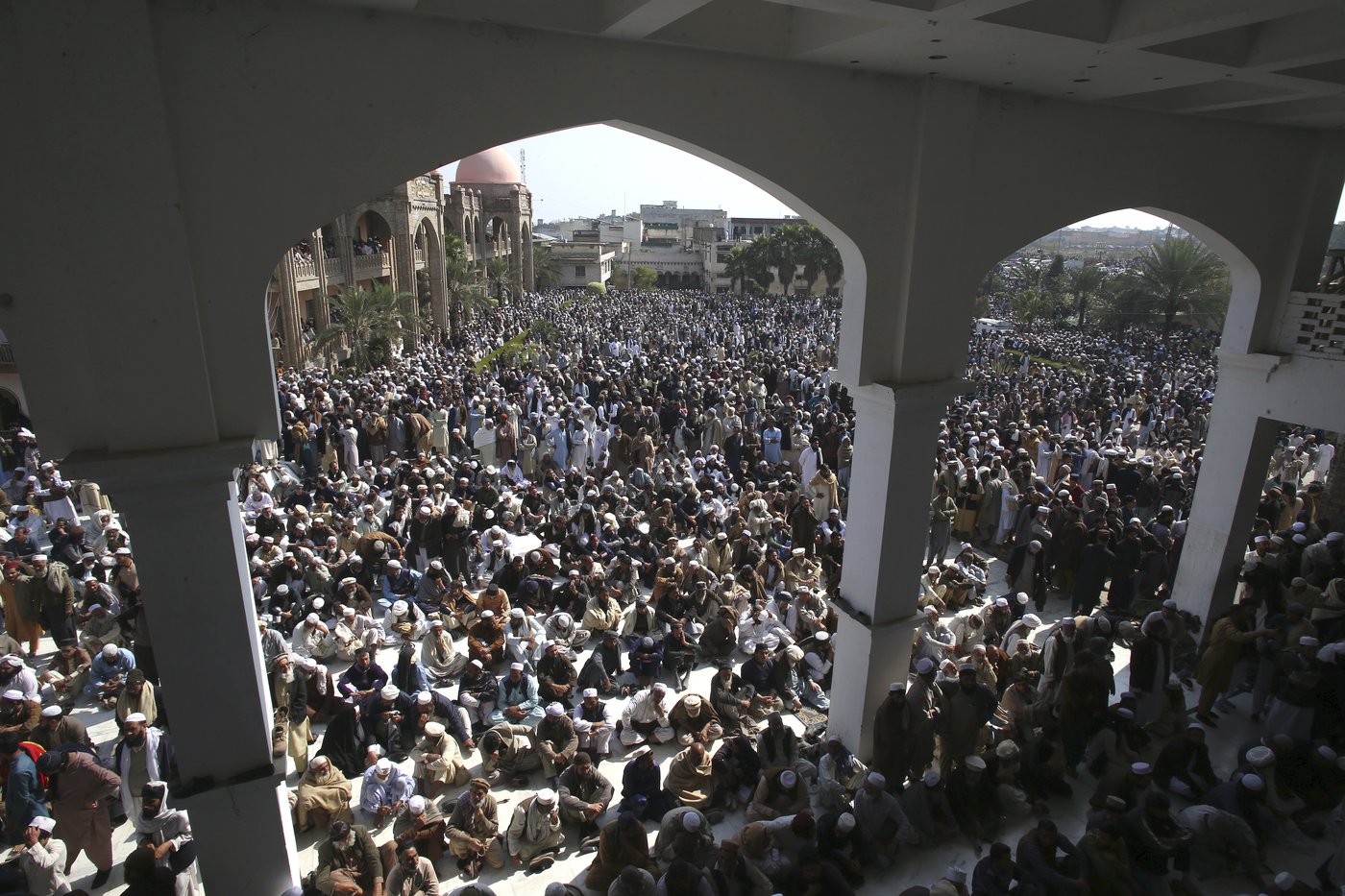 Thousands of mourners attend funeral of Taliban-linked cleric killed in Pakistan suicide blast | iNFOnews.ca Thousands of mourners attend funeral of Taliban-linked cleric killed in Pakistan suicide blast | iNFOnews.ca