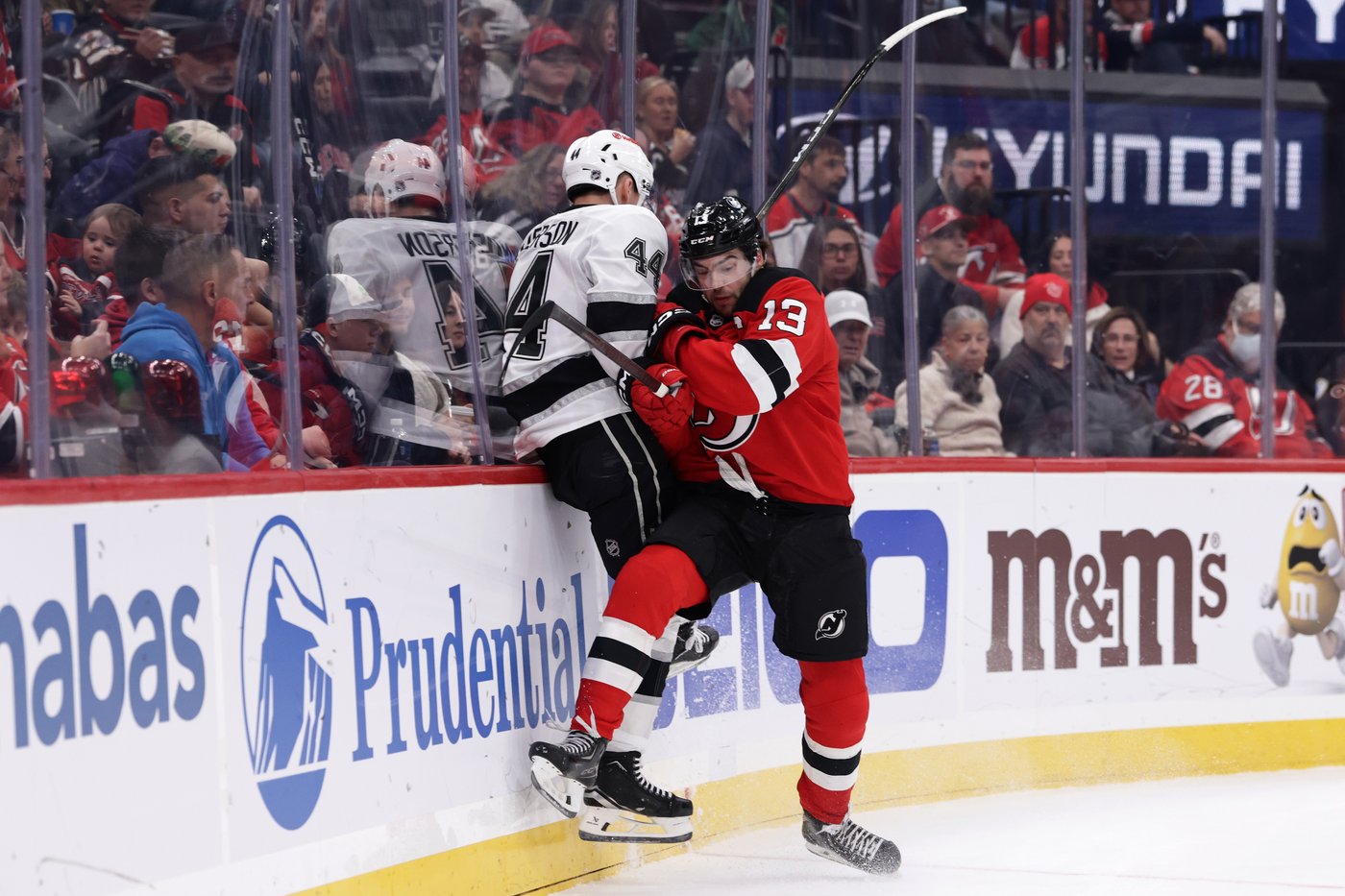 Brett Pesce scores go-ahead goal as Devils beat Kings 3-1 for 3rd straight win | iNFOnews.ca