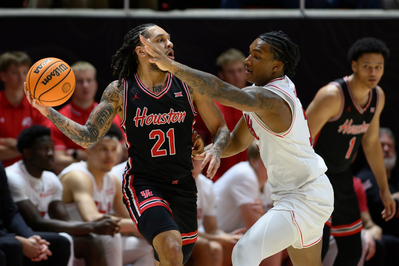 Sharp makes 8 3s and sets school career record as No. 3 Houston drubs Utah 66-52 | iNFOnews.ca