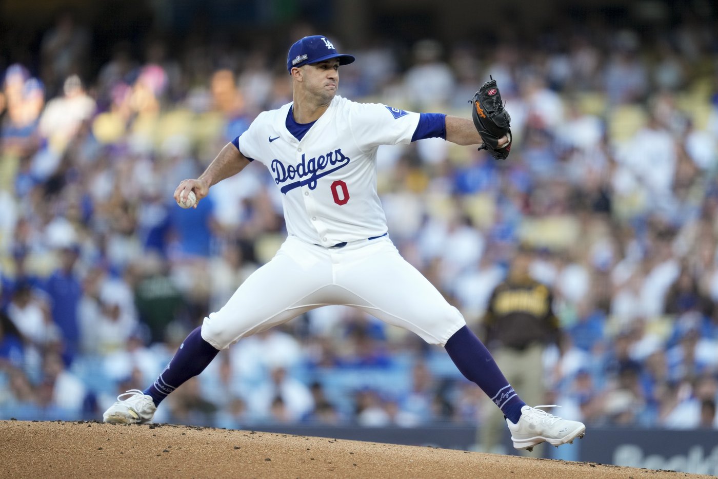 Dodger Stadium fans toss balls and trash on field, interrupt Padres' 10-2 win that evens NLDS | iNFOnews.ca Dodger Stadium fans toss balls and trash on field, interrupt Padres' 10-2 win that evens NLDS | iNFOnews.ca
