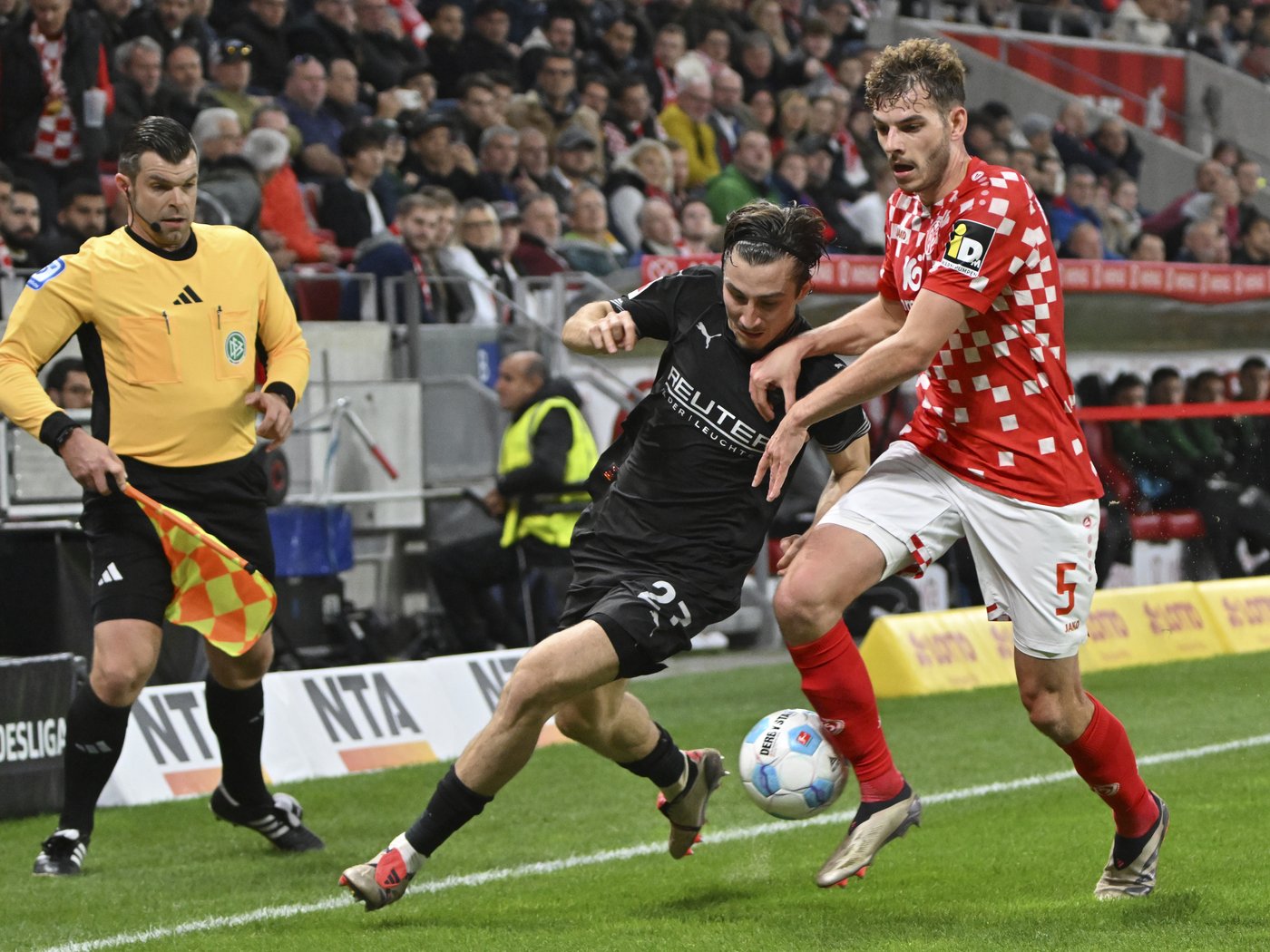 Mainz's sorry home form continues after draw with Borussia Moenchengladbach | iNFOnews.ca