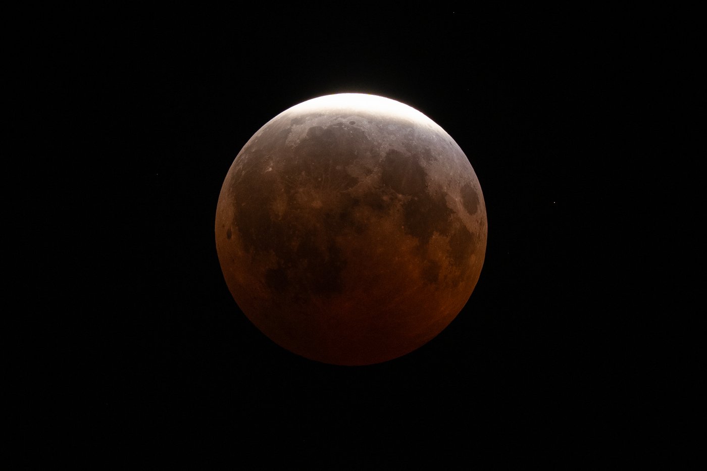 A lunar eclipse lights up skies across the Americas. in photos | iNFOnews.ca