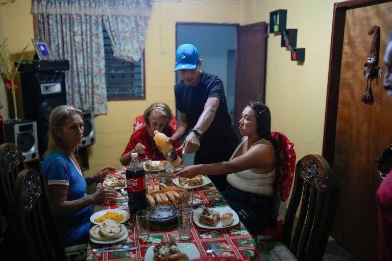 A Venezuelan family's Christmas: From the American dream to poverty | iNFOnews.ca