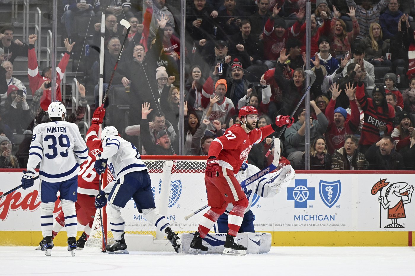 Petry scores a pair as Red Wings beat Maple Leafs 4-2 | iNFOnews.ca