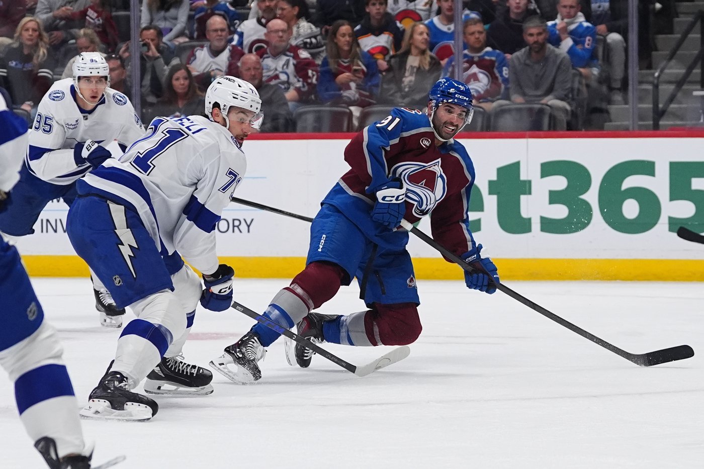 Nathan MacKinnon has goal and 3 assists in Avalanche's 6-3 win over Lightning | iNFOnews.ca