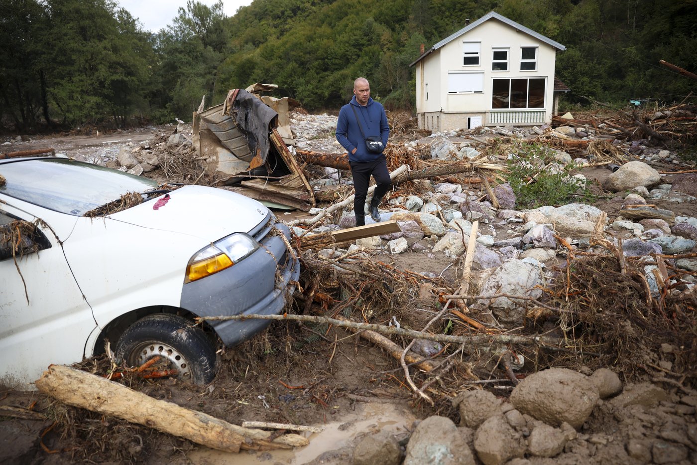 International rescue teams arrive in Bosnia after devastating floods and landslides | iNFOnews.ca