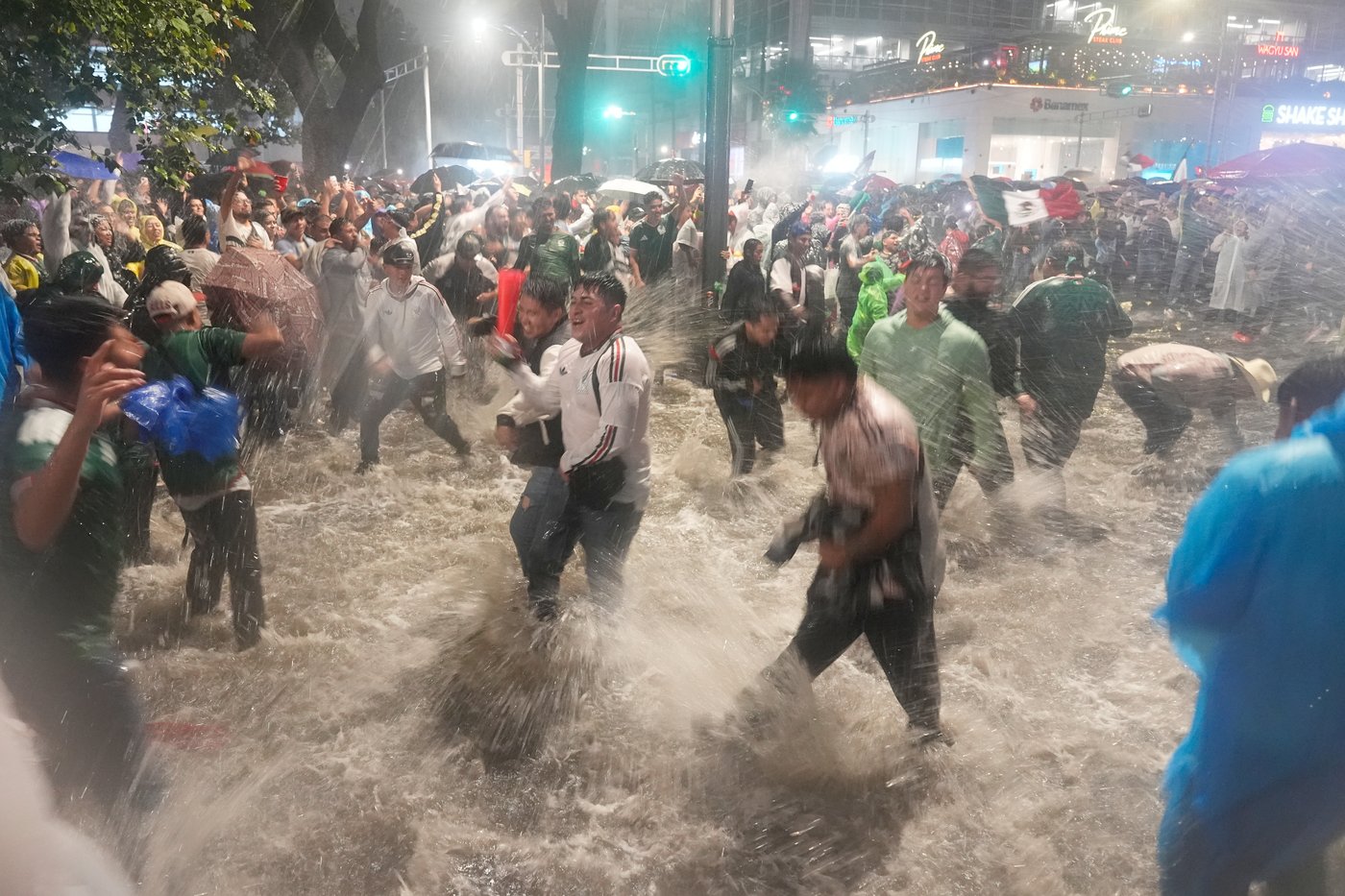 Venezuela hit by powerful twin earthquakes and other top photos from Latin America and the Caribbean | iNFOnews.ca