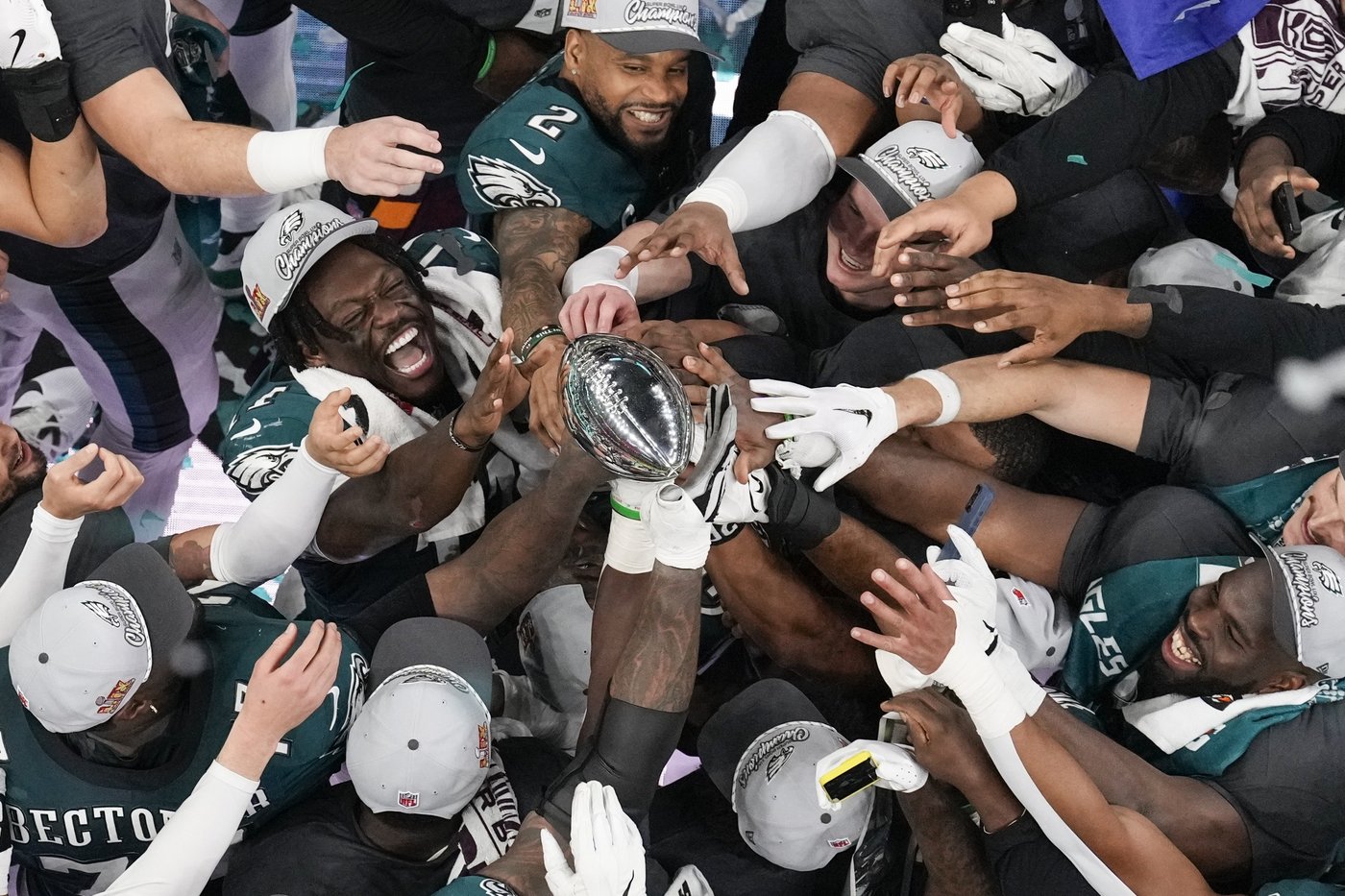 An AP photographer uses a remote camera to give a soaring view of the Eagles’ Super Bowl celebration | iNFOnews.ca An AP photographer uses a remote camera to give a soaring view of the Eagles’ Super Bowl celebration | iNFOnews.ca