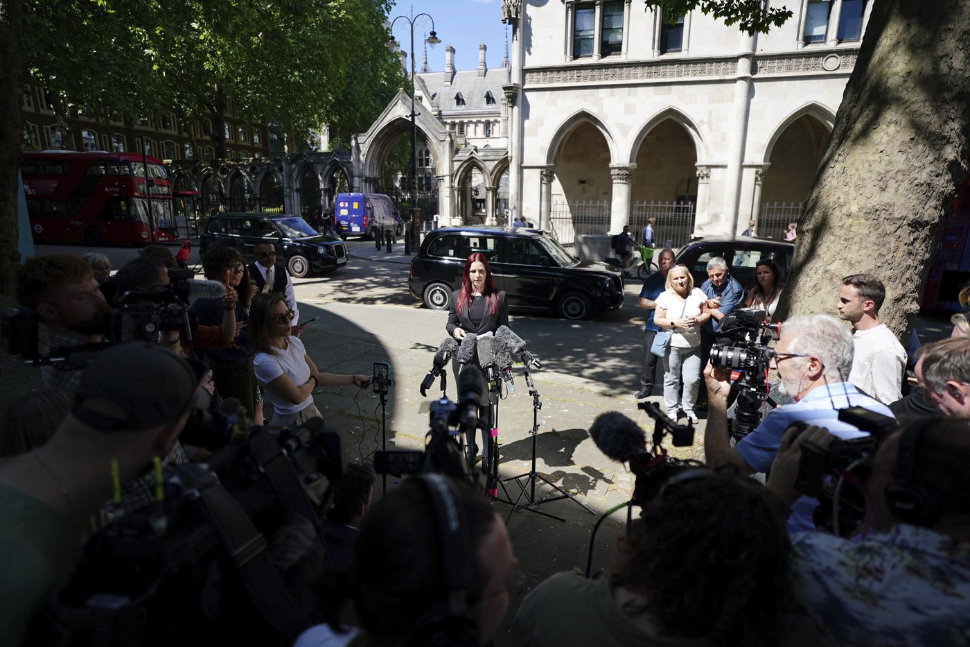 A man wrongfully imprisoned for 38 years weeps as a UK court overturns his murder conviction | iNFOnews.ca A man wrongfully imprisoned for 38 years weeps as a UK court overturns his murder conviction | iNFOnews.ca