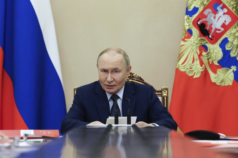 Putin says Russia will stick to nuclear arms limits for 1 more year | iNFOnews.ca