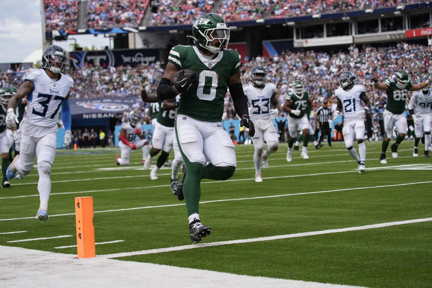 Aaron Rodgers gets 1st chance to play in Jets-Patriots rivalry when teams square off Thursday night | iNFOnews.ca