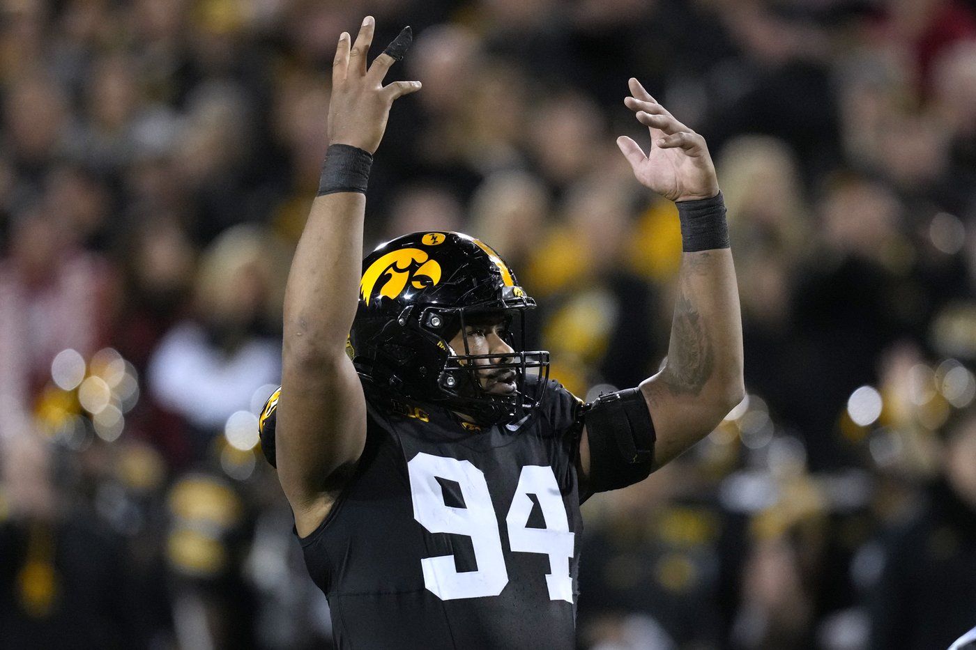 Kaleb Johnson scores 3 TDs, rushes for 135 yards in Iowa's 42-10 win over Wisconsin | iNFOnews.ca Kaleb Johnson scores 3 TDs, rushes for 135 yards in Iowa's 42-10 win over Wisconsin | iNFOnews.ca