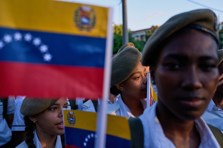 Cubans rally for Venezuela, Bolivia's new president and more top photos this week from Latin America | iNFOnews.ca