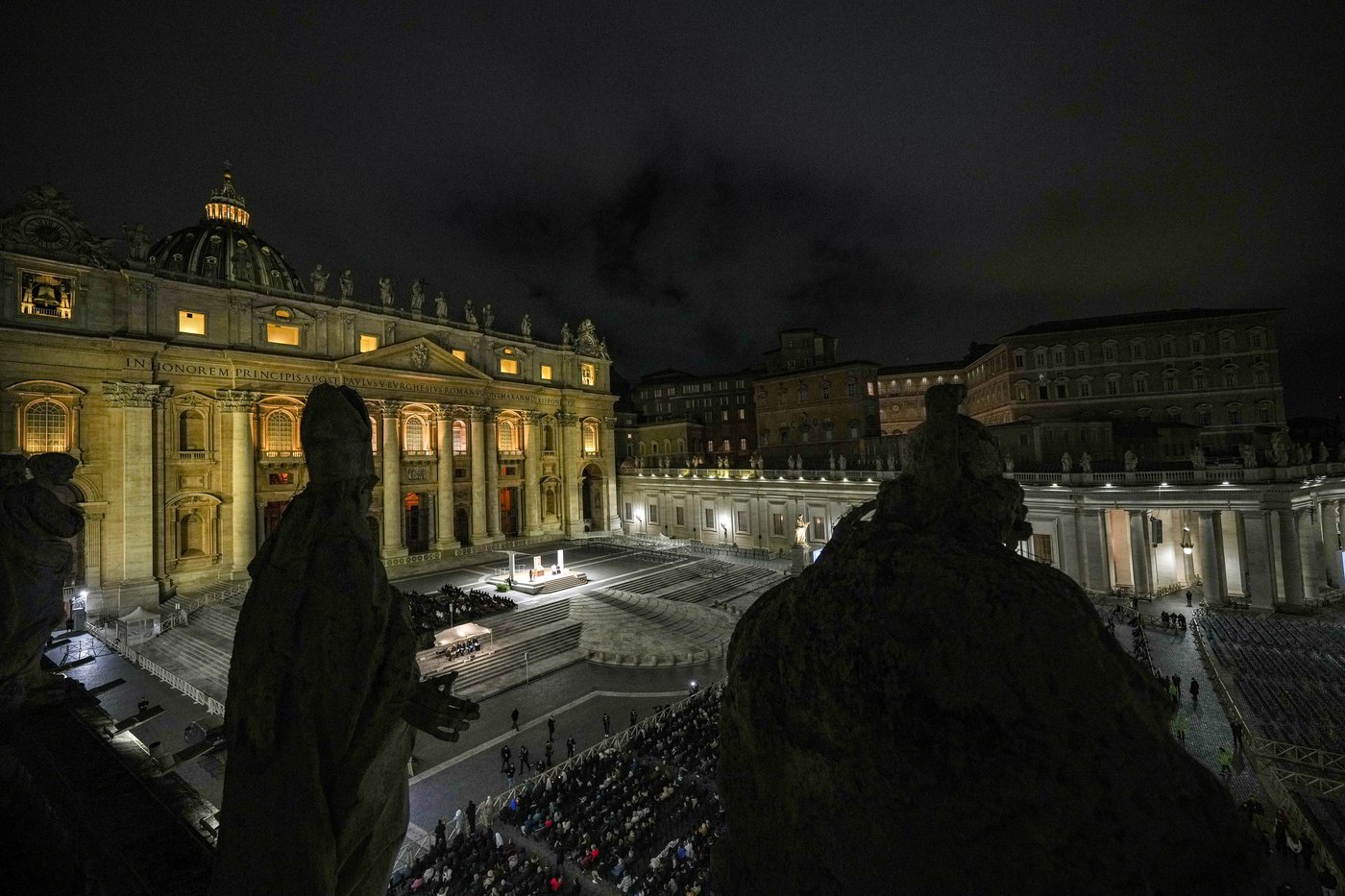 Pope had coughing fit, inhaled vomit and now requires assisted ventilation, Vatican says | iNFOnews.ca