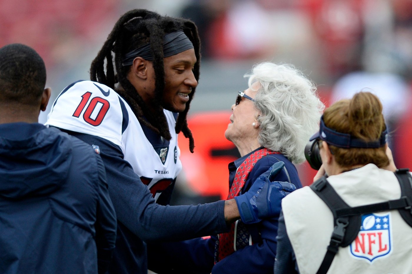DeAndre Hopkins is with the Patriots at training camp, shadowing coaches and other staff | iNFOnews.ca