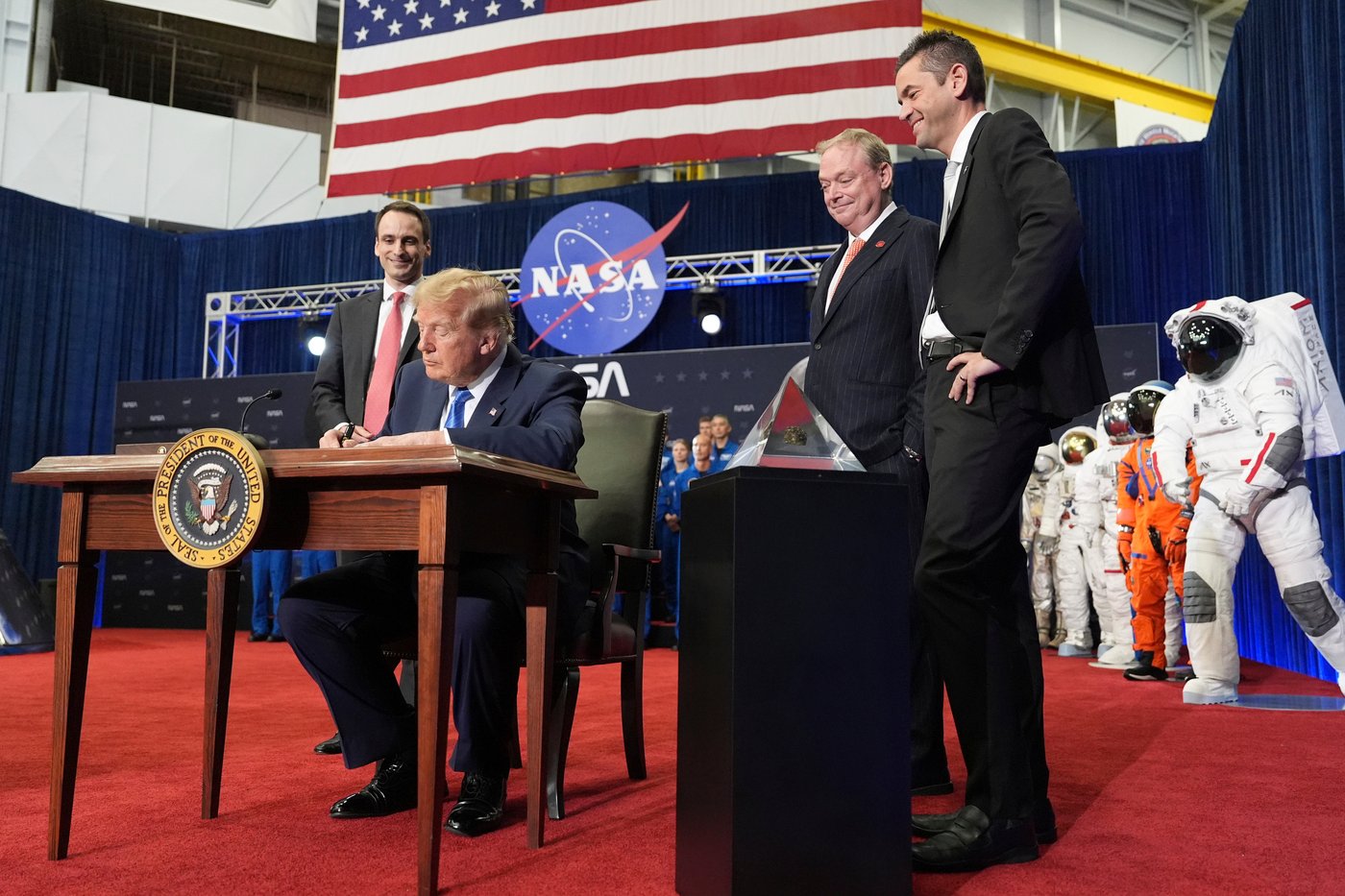 Artemis II astronauts receive nation's highest space honor for their successful moonshot | iNFOnews.ca