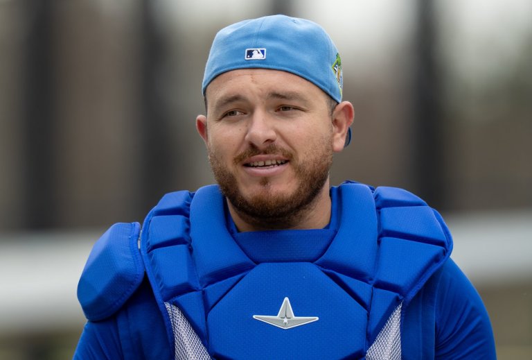 Blue Jays catcher Kirk to undergo surgery to repair thumb fracture | iNFOnews.ca