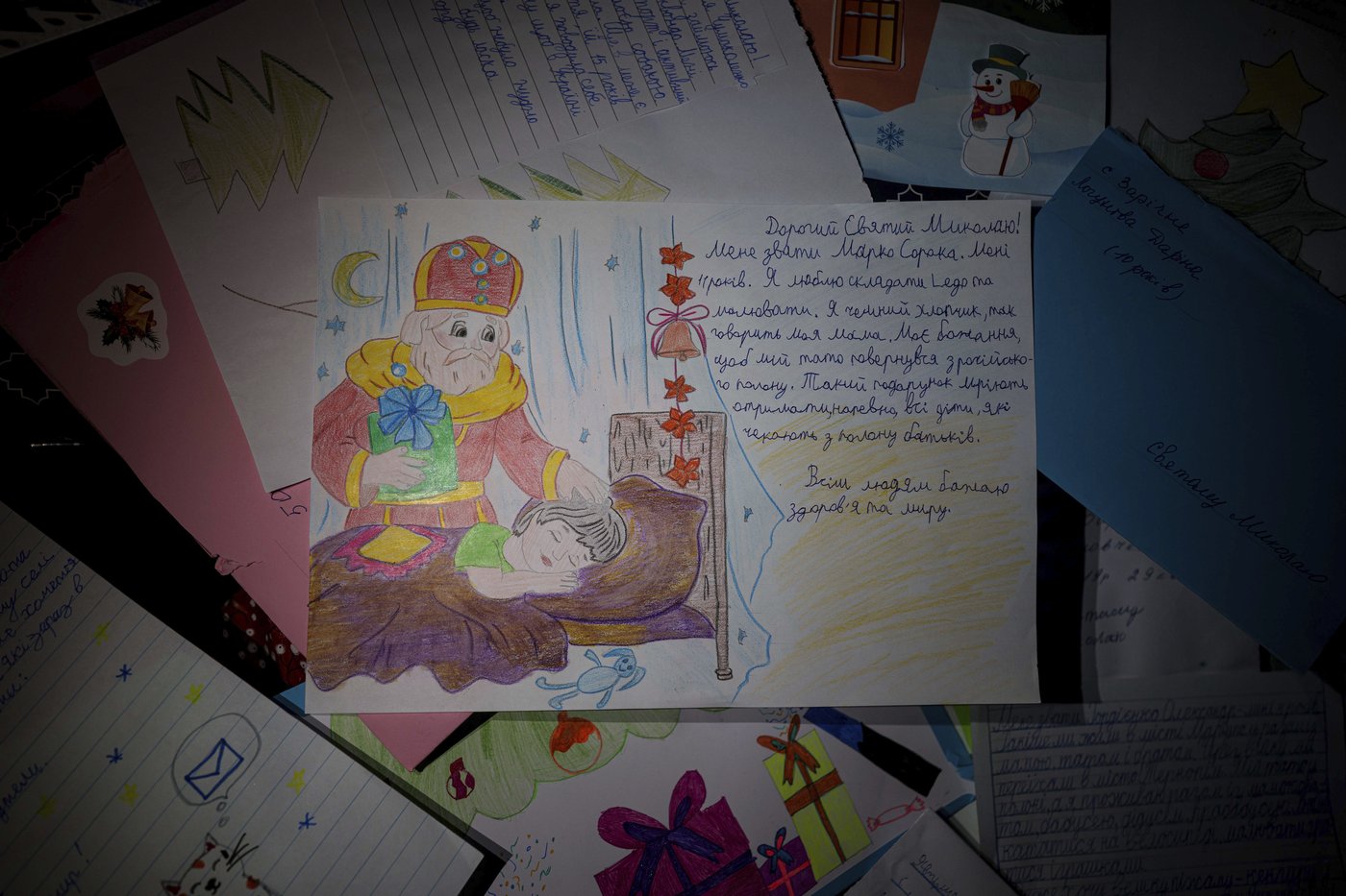 'Reindeer' volunteers bring holiday magic to Ukrainian children living on the frontlines | iNFOnews.ca