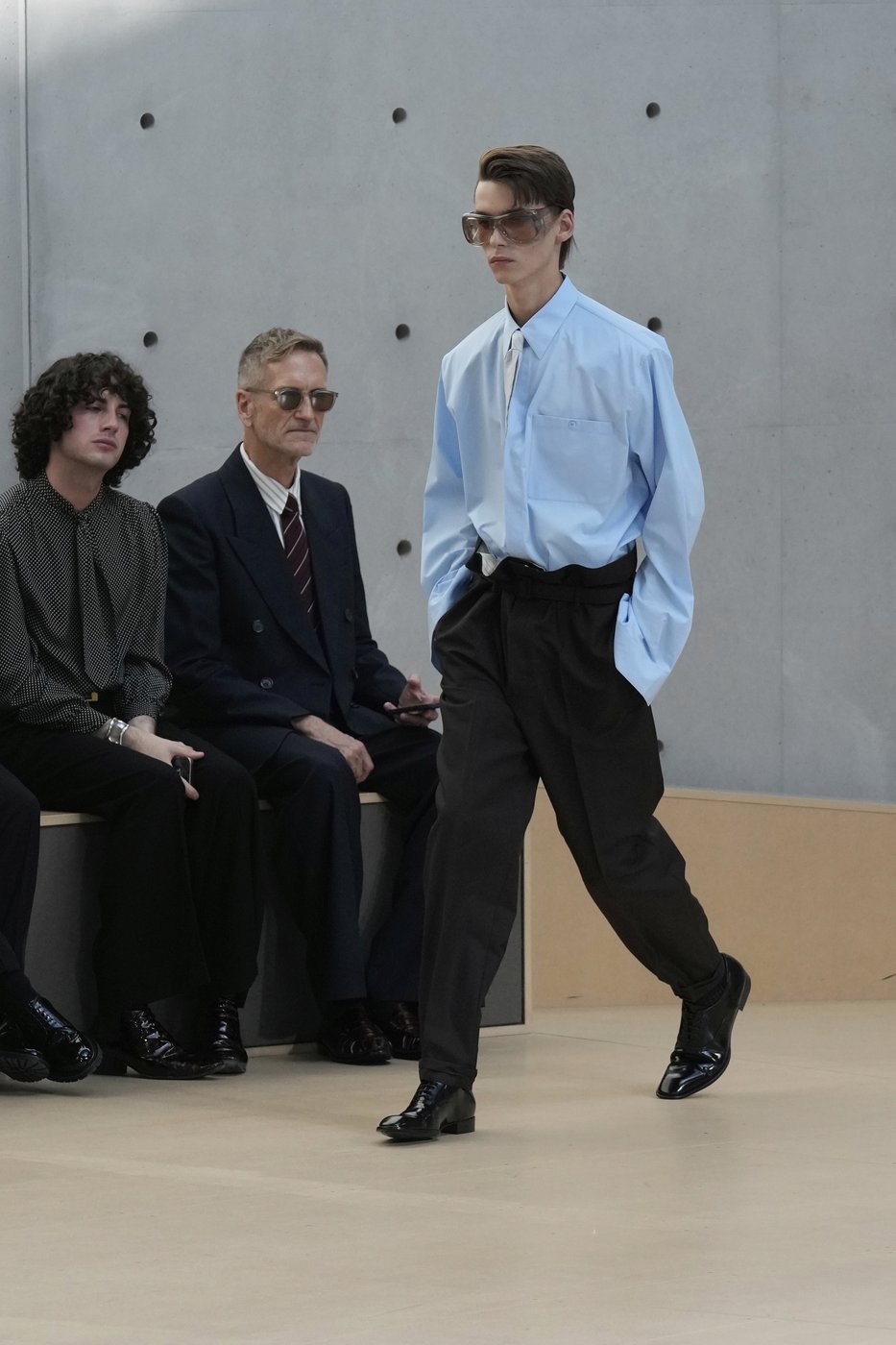 Saint Laurent opens Paris Fashion Week at Pinault’s art palace with a show of force | iNFOnews.ca