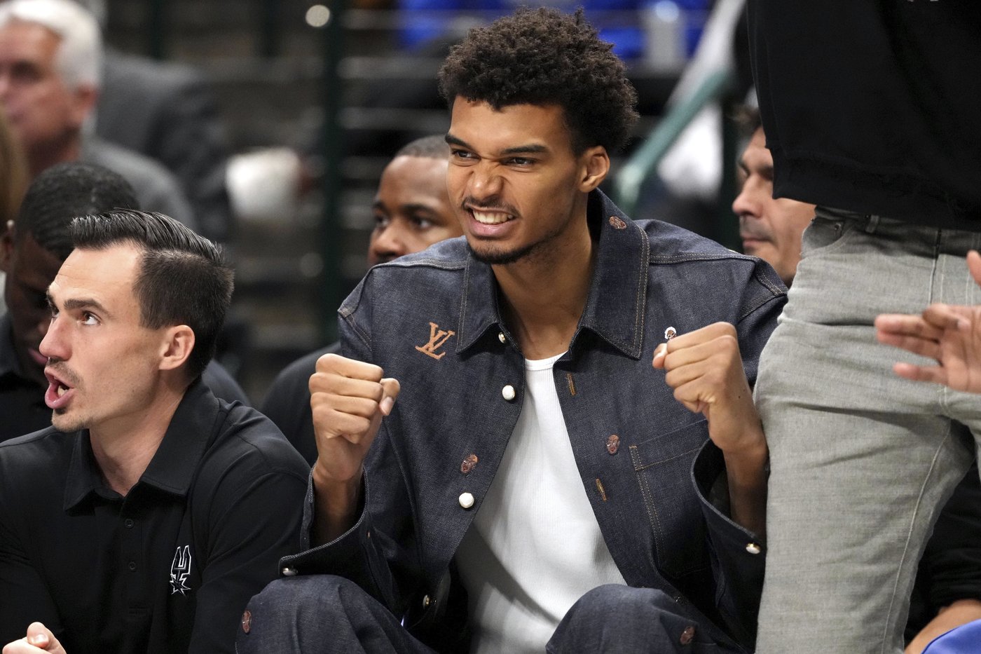 Irving and Gafford lead Mavericks past Wemby-less Spurs 110-93 | iNFOnews.ca Irving and Gafford lead Mavericks past Wemby-less Spurs 110-93 | iNFOnews.ca