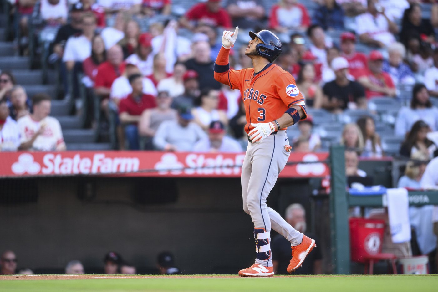 Astros score winning run on a wild pitch for a 3-2, 10-inning victory over Angels | iNFOnews.ca