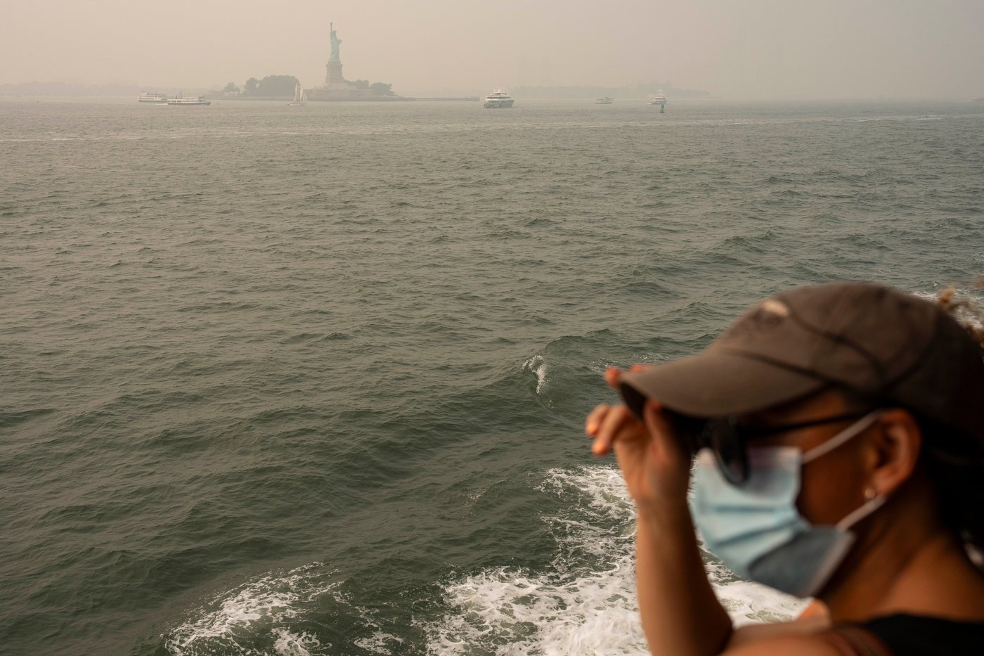 Heavy smoke from wildfires is darkening skies from the US Midwest to the East Coast, in photos | iNFOnews.ca