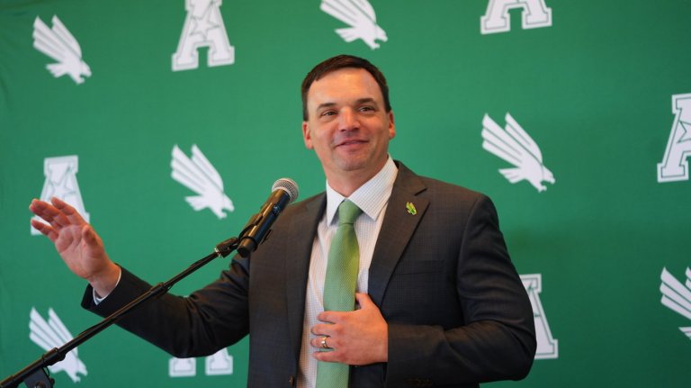 Neal Brown hopes to retain players after No. 23 North Texas made CFP push | iNFOnews.ca