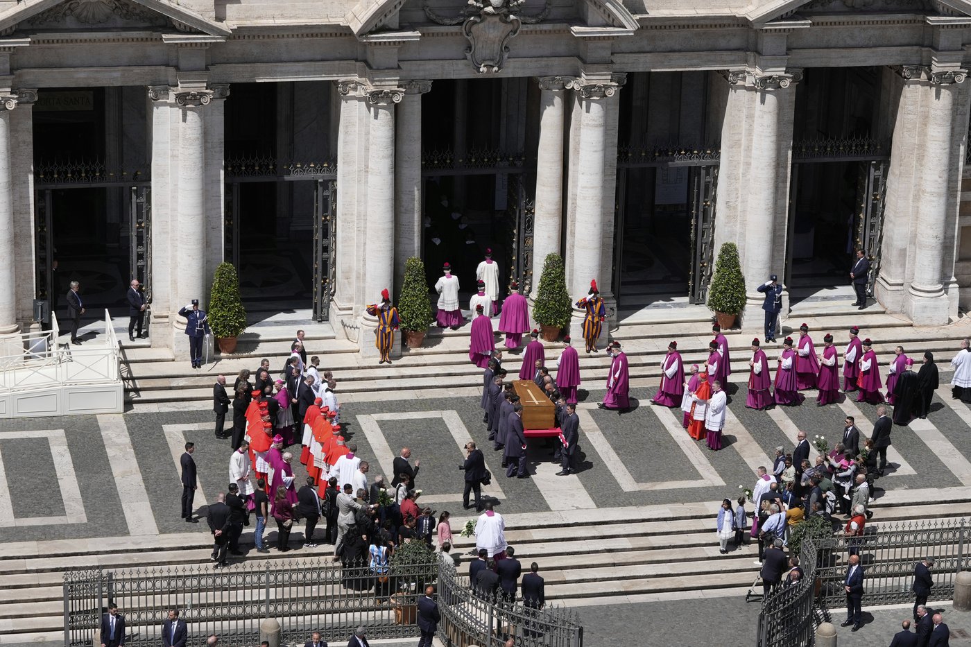 PHOTO COLLECTION: Vatican Pope Funeral Procession | iNFOnews.ca