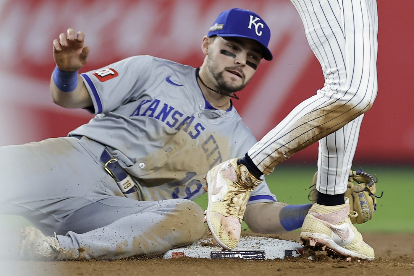 Verdugo's go-ahead single and acrobatic catch lift Yankees over Royals 6-5 in ALDS opener | iNFOnews.ca