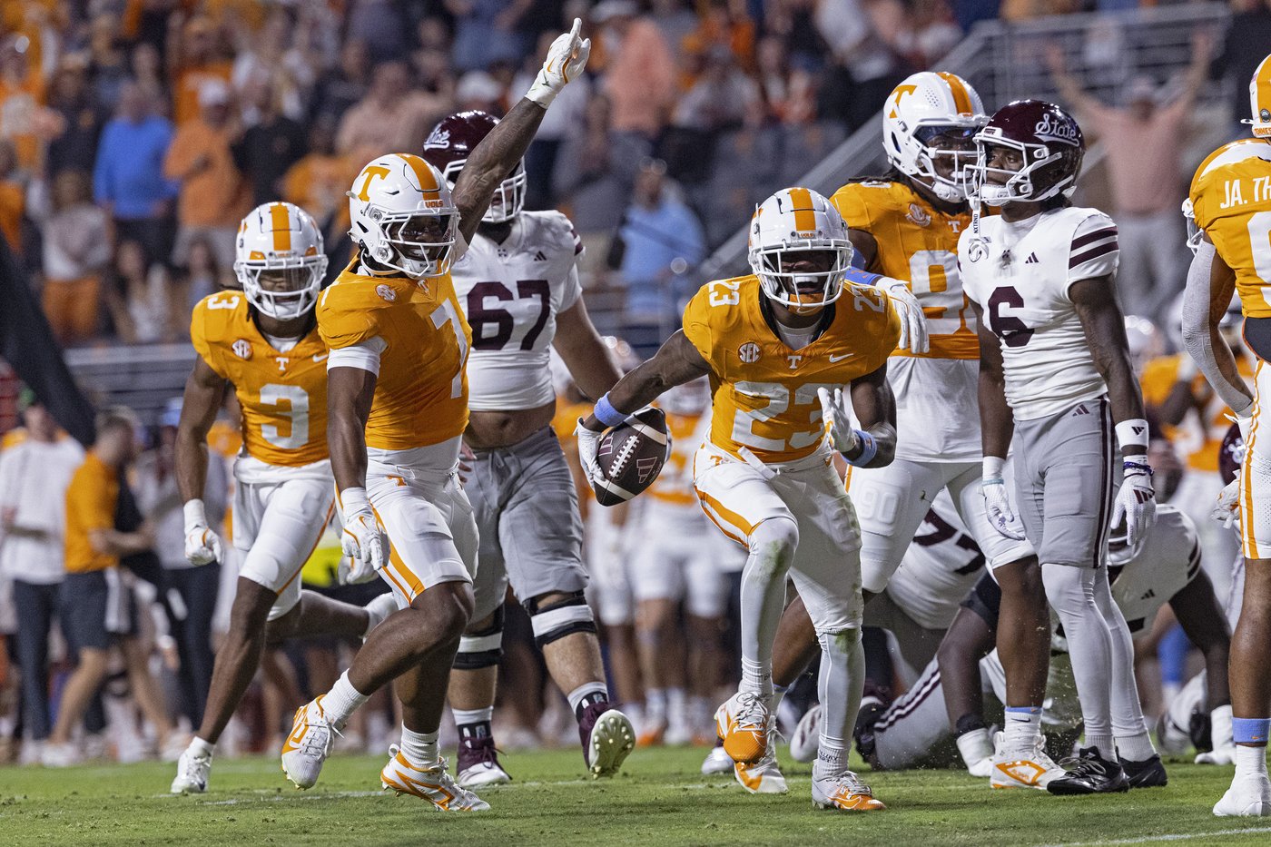 Sampson leads No. 7 Tennessee to 33-14 win over Mississippi State, but Iamaleava exits with injury | iNFOnews.ca