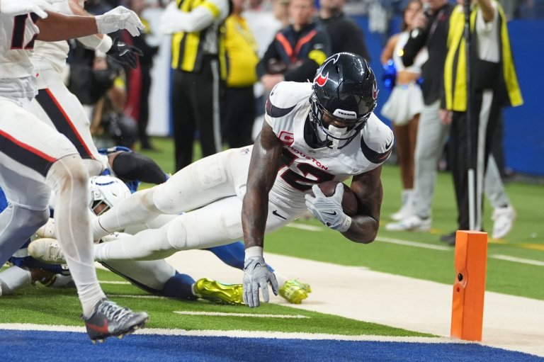 Texans corral high-scoring Colts and narrow AFC South race with 20-16 win at Indy | iNFOnews.ca