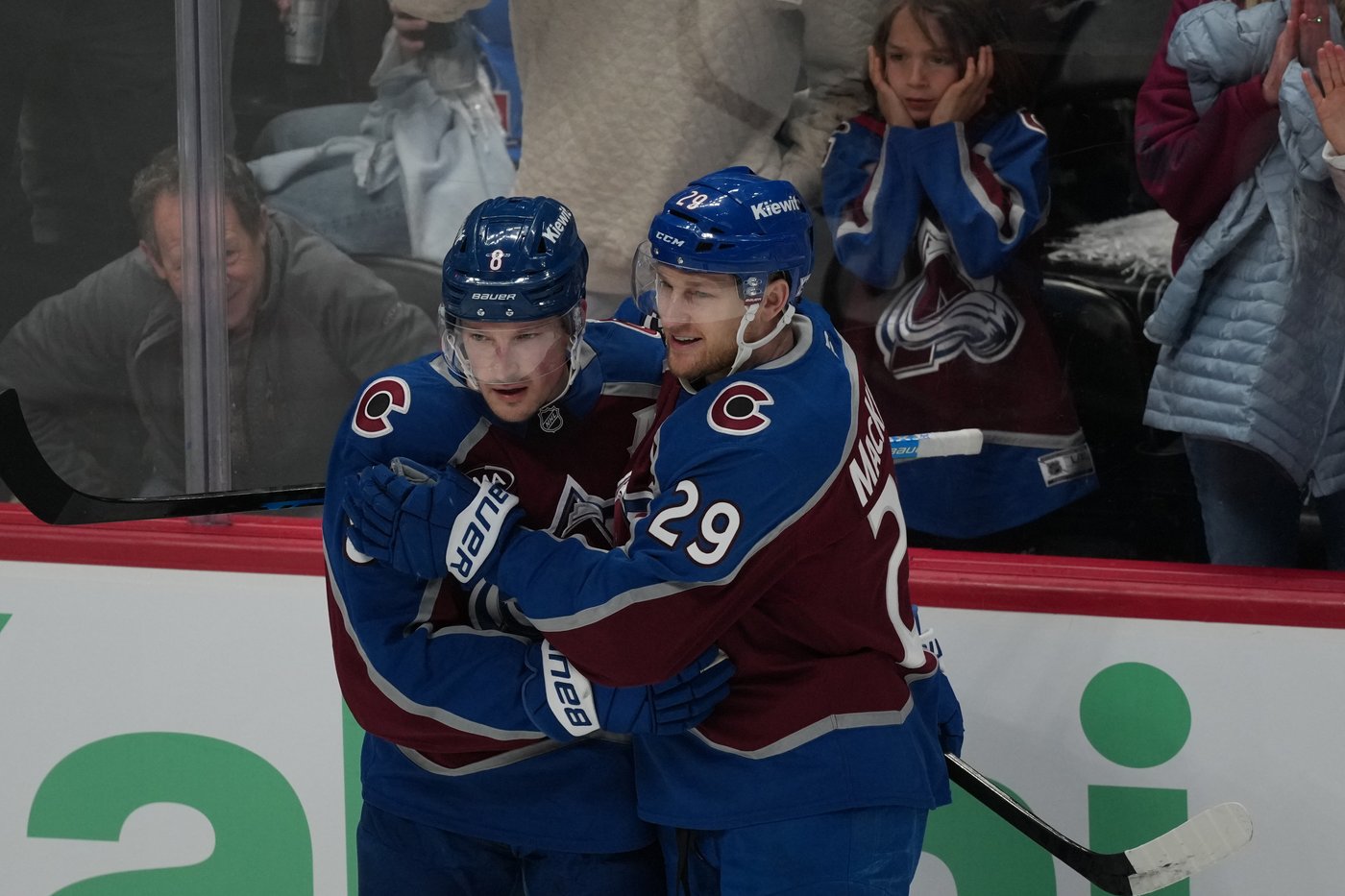 A stunning 9-6 Avalanche win over the Wild turns a defense-first series into a 15-goal frenzy | iNFOnews.ca