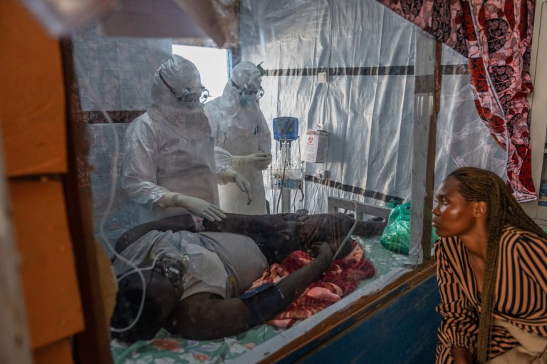 Ebola cases increase almost 40% in a week as death toll passes 200 | iNFOnews.ca