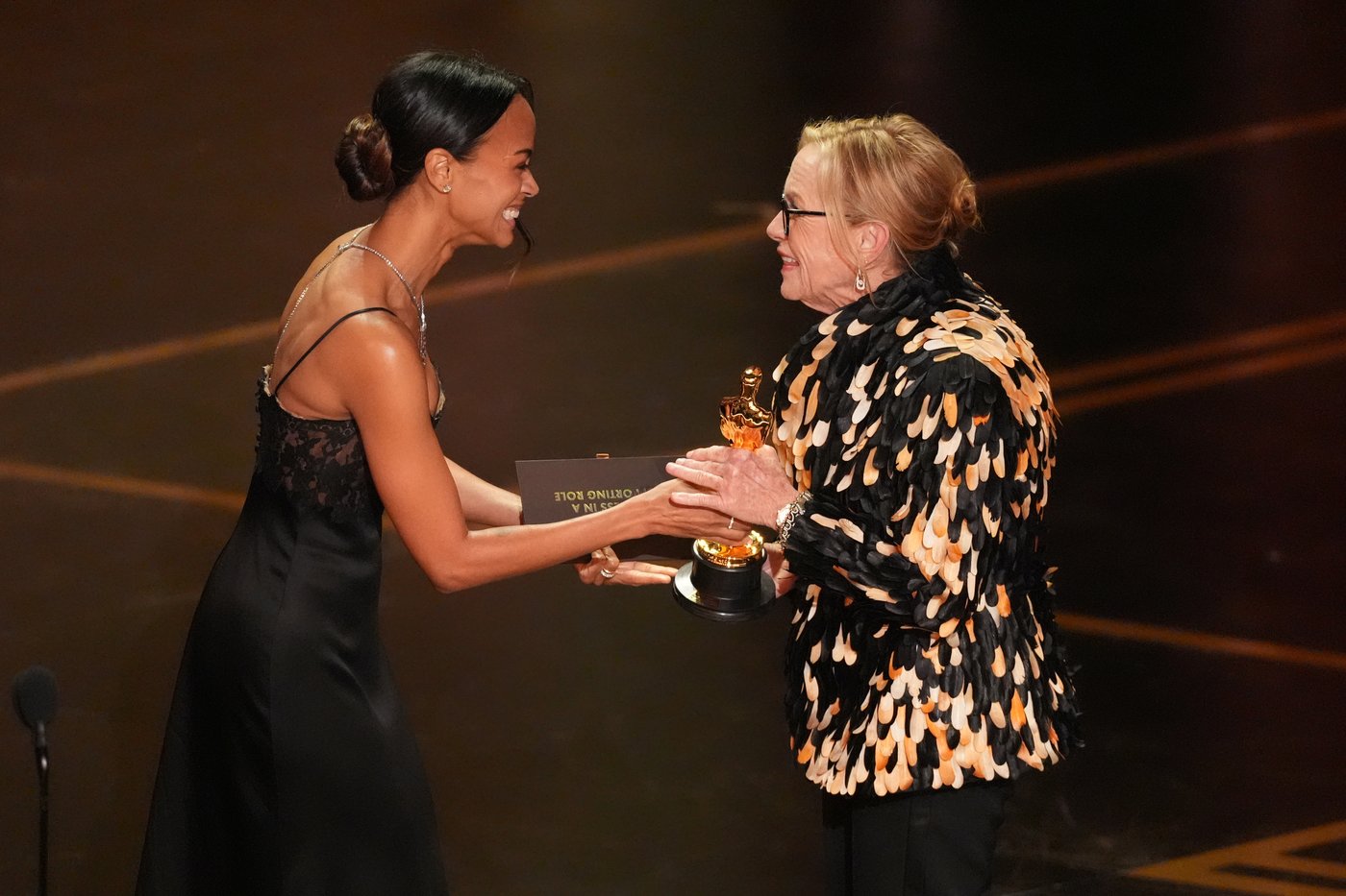 Amy Madigan wins Oscar for best supporting actress in ‘Weapons,’ 40 years after last nomination | iNFOnews.ca